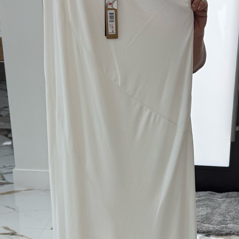 Elegante one shoulder Donna Karan New York.